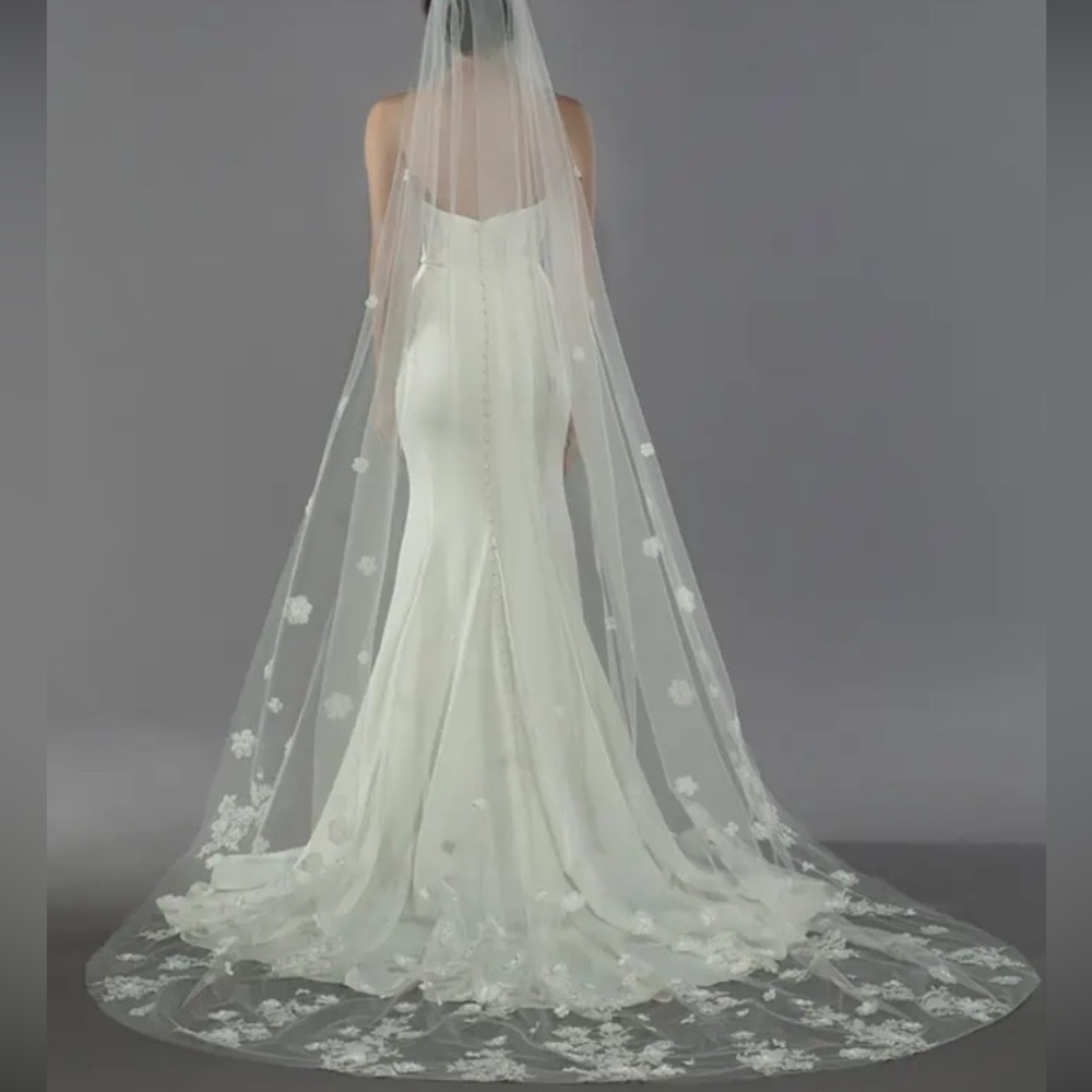 Cathedral Veil with 3D Flowers. Essense of Australia AVL0027CR IVR